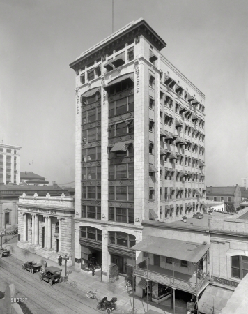 Photo showing: Bankers Row -- Jacksonville circa 1910. Bisbee Building on Bankers' Row.