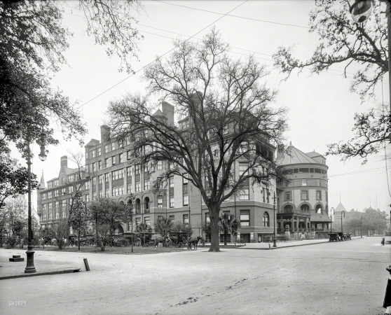 Photo showing: Hotel DeSoto -- Savannah, Georgia, circa 1908.