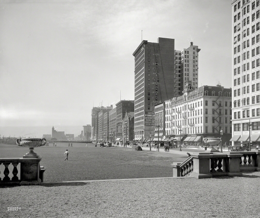 Photo showing: Grant Park -- Chicago circa 1911. Grant Park, south from Art Institute.