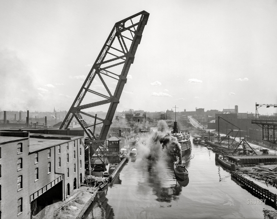 Photo showing: Up in Ohio -- Cleveland circa 1910. Superior Viaduct lift bridge and Cuyahoga River.