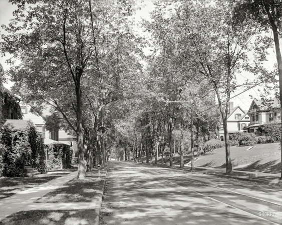Photo showing: Curb Appeal -- Circa 1905. South Union Street -- Burlington, Vermont.