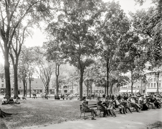 Photo showing: City Hall Park. -- Burlington, Vermont, circa 1911. City Hall Park.