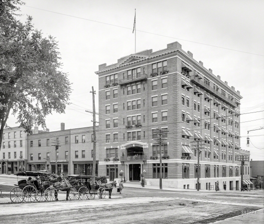 Photo showing: Hotel Vermont II -- Burlington, Vermont, circa 1911.