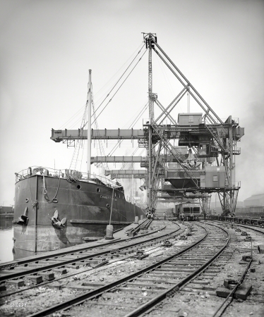 Photo showing: Heavy Lifting -- Circa 1910. Brown electric hoist unloading freighter Constitution at Cleveland.