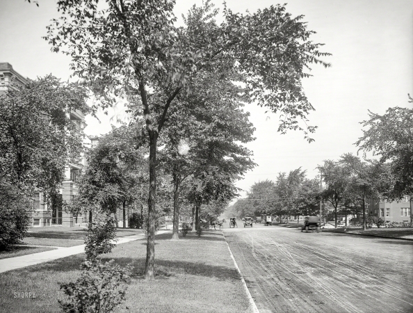 Photo showing: East Grand -- Detroit, Michigan, circa 1910. East Grand Boulevard.