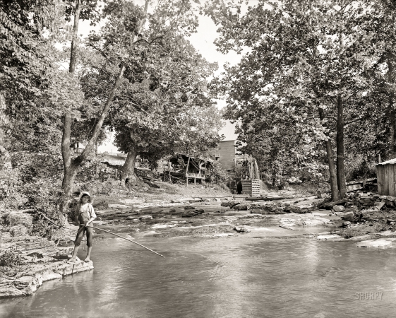 Photo showing: The Old Mill Stream. -- Natural Bridge, Virginia (vicinity), circa 1913. A Virginia water mill -- the Old Red Mill on Cedar Creek.