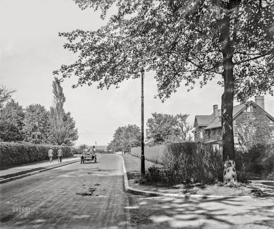 Photo showing: Lake Drive -- Circa 1912. Lake Drive, Grosse Pointe, Michigan.