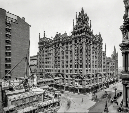 Photo showing: Rail-Rover Crossing -- Philadelphia circa 1905. Broad Street Station of the Pennsylvania R.R.