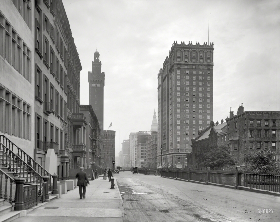 Photo showing: Park Avenue -- New York circa 1913. Park Avenue and Vanderbilt Hotel, south from 36th Street.