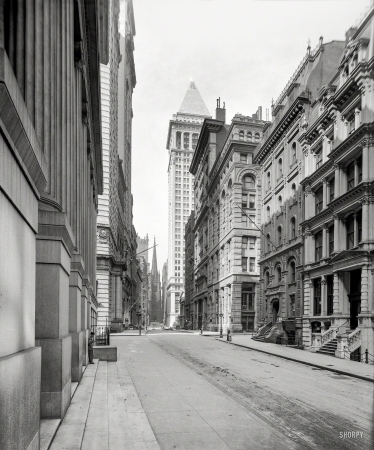 Photo showing: Grand Canyon -- New York circa 1912. Wall Street with view of Bankers Trust Building and Trinity Church.