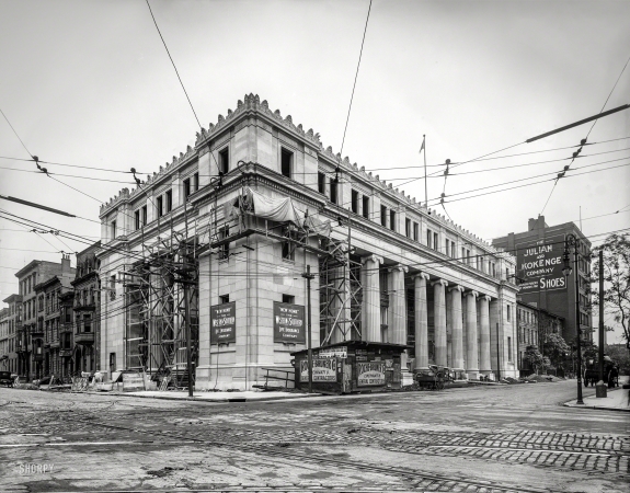 Photo showing: Temple of Risk -- Cincinnati circa 1915. Western & Southern Life Insurance Co., Fourth and Broadway.