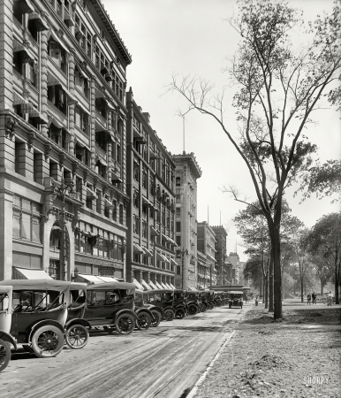 Photo showing: Ample Parking -- Detroit circa 1916. Washington Boulevard, east side.