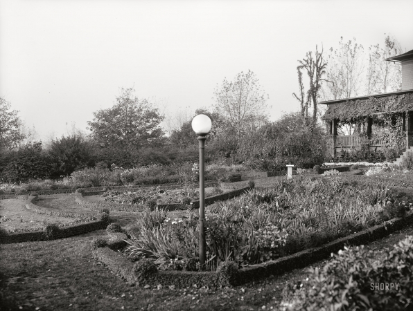 Photo showing: Modern Garden -- Harrisburg, Pennsylvania, circa 1910. Garden in Reservoir Park.