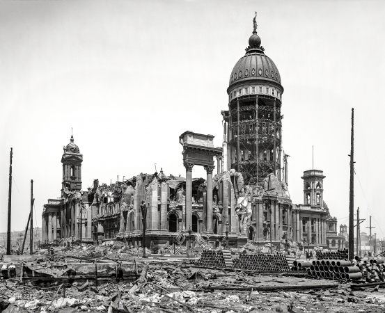 Photo showing: City Hell -- Ruins of San Francisco City Hall following earthquake and fire of April 1906.
