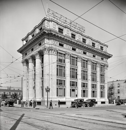 Photo showing: Pacific Mutual -- Los Angeles circa 1909. Pacific Mutual Life & Accident Co. building, Sixth and Olive streets.