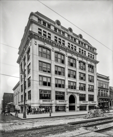 Photo showing: Detroit Newsies -- Detroit circa 1905. Journal building at Fort and Wayne.