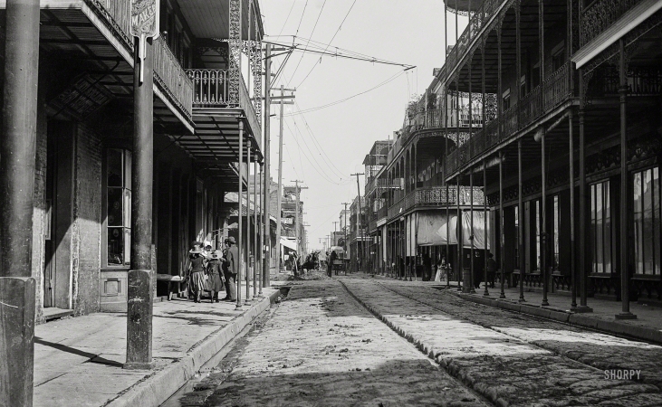 Photo showing: The French Quarter -- Street in the French Quarter, New Orleans. At left, the
photography studio of Louis Interguglielmi at 227 Royal Street.