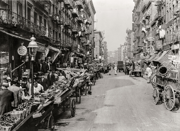 Photo showing: Mulberry Market -- Circa 1905. Italian neighborhood with street market, Mulberry Street, New York.
