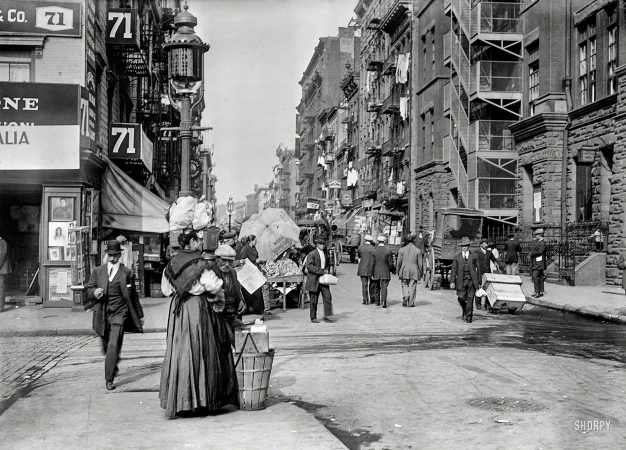 Photo showing: And to Think That I Saw It On ... -- New York circa 1900. Italian neighborhood, Mulberry Street.