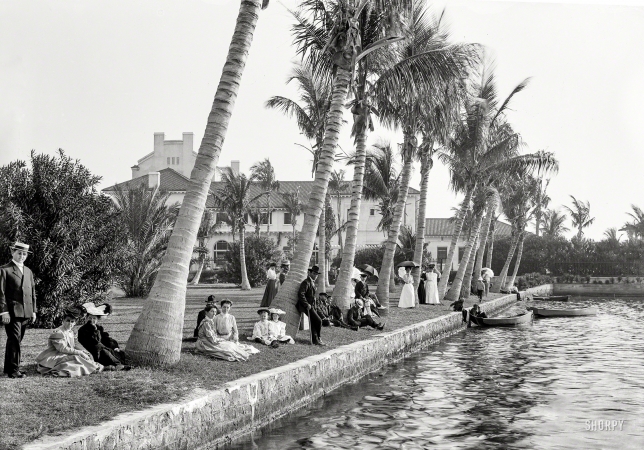 Photo showing: High Society -- Palm Beach, Florida, circa 1906. Watching the boat races. Whitehall [Henry Flagler mansion] in background.