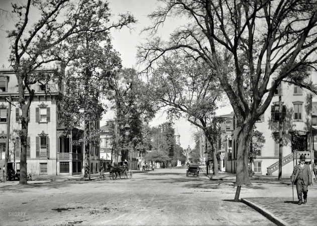 Photo showing: Bull at Liberty -- Savannah, Georgia, circa 1906. Bull Street at Liberty Street, and City Hall.