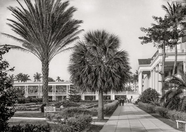Photo showing: The Colonial -- Circa 1901. In the gardens -- Colonial Hotel, Nassau, Bahamas.