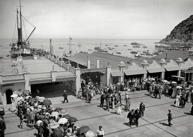 Photo showing: Fun With Tuna -- August 1915. Steamship ticket office at pier, Avalon, Catalina Island, California.