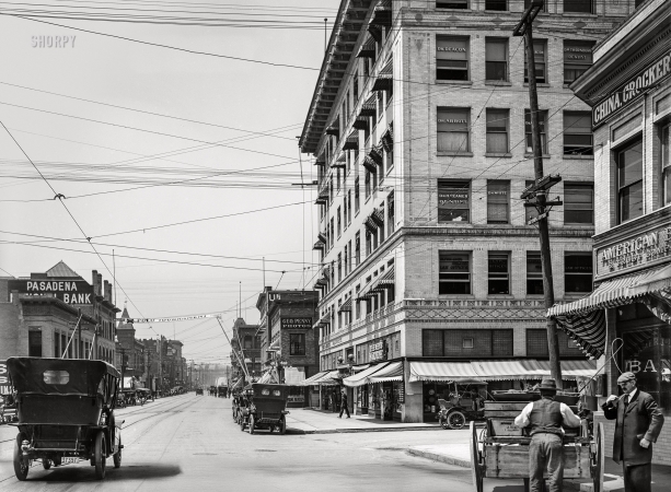Photo showing: China, Crockery -- Pasadena, California, circa 1911. Colorado Street at Broadway.