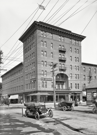 Photo showing: Church and Cherry -- Burlington, Vermont, circa 1913. New Sherwood Hotel, Church and Cherry Sts.