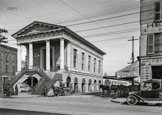 Photo showing: Confederate Relics -- Charleston, South Carolina, circa 1915. Old Public Market, Meeting Street.