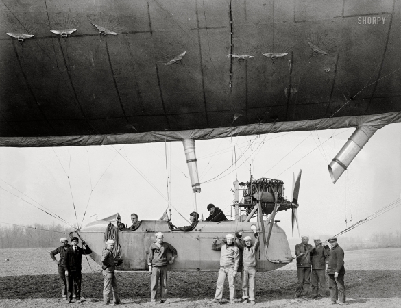 Photo showing: Aeronauts -- Circa 1910s. Navy airship and crew.