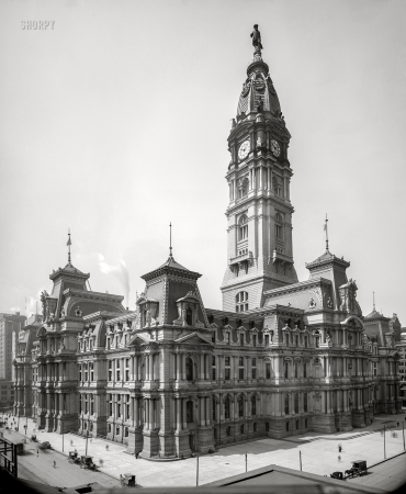 Photo showing: Penn O-Clock -- Philadelphia circa 1905. City Hall. And its 26-ton statue of William Penn.