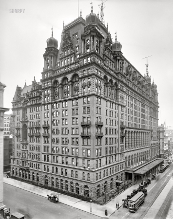 Photo showing: Waldorf-Astoria Hotel. -- New York circa 1910. Waldorf-Astoria Hotel, Fifth Avenue and West 34th Street.