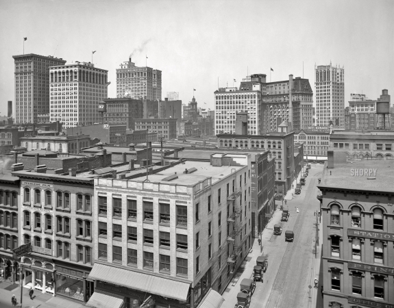 Photo showing: Detroit Skyline -- Detroit circa 1918. Sky scrapers from interurban station, Jefferson Avenue at Bates Street.