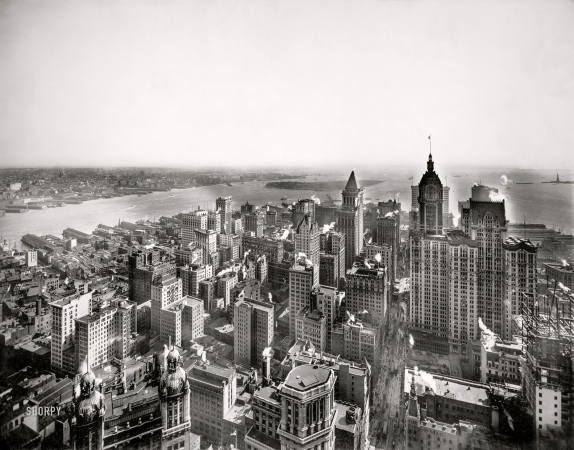 Photo showing: A Million Stories -- New York, 1913. Manhattan looking south along Broadway from Woolworth Bldg.
