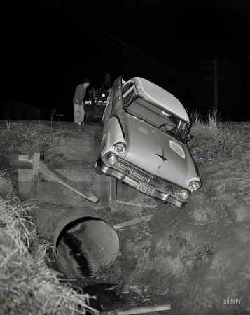 Photo showing: Edge of Night -- Castro Valley, Calif., circa 1958. Accident, Seven Hills Road.