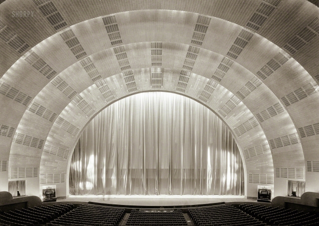 Photo showing: Radio City Music Hall -- December 7, 1932. International Music Hall, Radio City, New York. House with curtain down, from main orchestra.