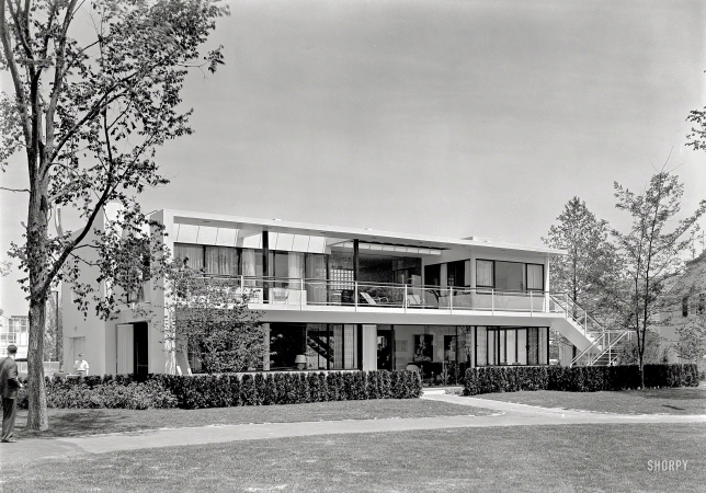 Photo showing: House of Panes -- June 12, 1939. New York World's Fair, House of Glass.
