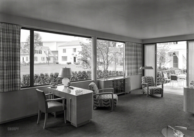 Photo showing: Glass House -- June 12, 1939. New York World's Fair -- House of Glass. Living room.