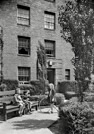 Photo showing: Phipps Garden -- May 17, 1940. Phipps Garden Apartments, 5101 39th Avenue, Long Island City, New York.
