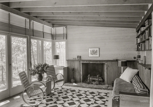 Photo showing: Hearth Moderne -- May 30, 1940. John C.B. Moore residence in Pound Ridge, Westchester County, New York. Living room, to fireplace.