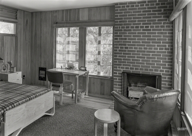 Photo showing: Modern Master -- March 31, 1941. Robert Glassford, residence in Hobe Sound, Florida. Master bedroom.