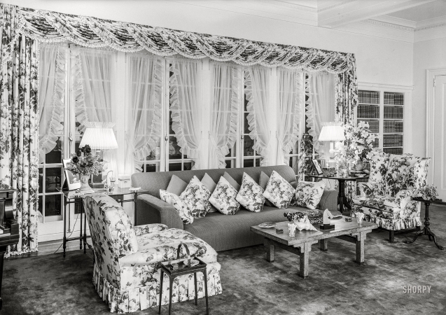 Photo showing: Chez Chintz -- May 12, 1942. William S. Paley, residence in Manhasset, Long Island, New York. Living room.