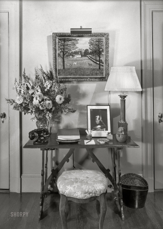 Photo showing: Manhasset 346 -- May 12, 1942. William S. Paley, residence in Manhasset, Long Island, New York. Library, telephone table.