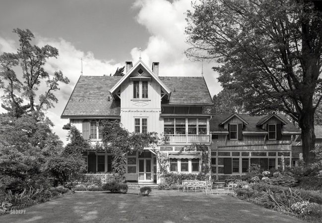 Photo showing: Guest House and Garden -- Oct. 13, 1945. Childs Frick residence in Roslyn, Long Island.