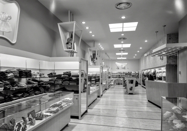 Photo showing: Bring On the Boomers -- January 27, 1947. Kartch's, Main Street, Paterson, New Jersey. Interior from entrance.
