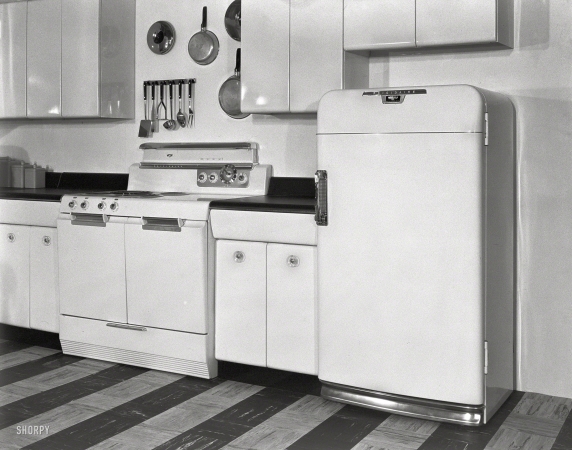 Photo showing: Frigidaire Kitchen -- June 1, 1951. Raymond Loewy Associates, 'Look' kitchen.