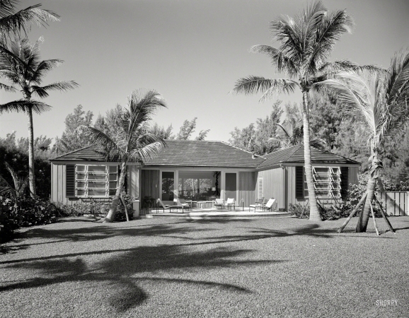 Photo showing: House Beautiful -- Feb. 23, 1959. Salisbury, residence in Hobe Sound, Fla. Ocean facade. For House Beautiful.