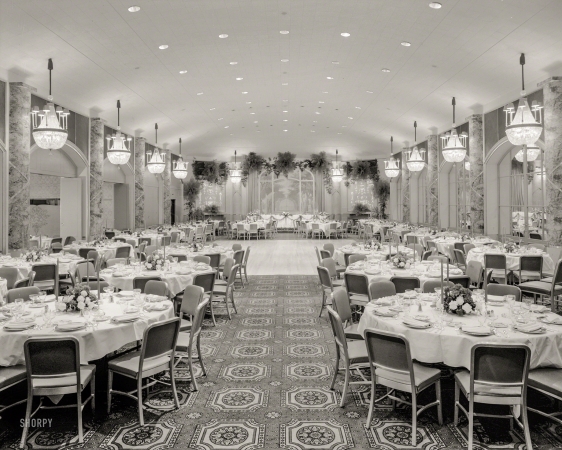 Photo showing: The Colonnades -- January 25, 1963. Essex House, New York. Colonnades ballroom.