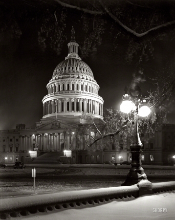 Photo showing: Capitol in the Snow -- Circa 1940. Washington snow scenes. U.S. Capitol, East Front, at night in winter. 